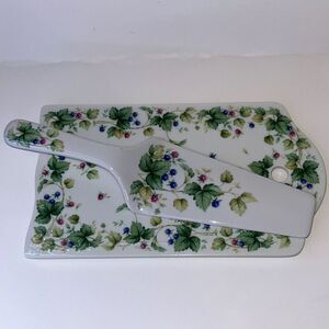 Andrea by Sadek Corona Fine Porcelain Cheese Board & Pie Server Vineyard Berry
